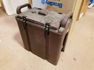 lot 216 image: Cambro Camtainer