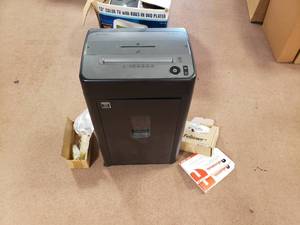 lot 220 image: Fellowes 8-161C Paper Shredder