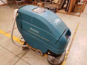 lot 206 image: Tennant 5400 Floor Scrubber
