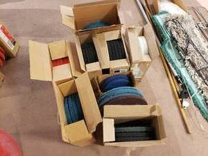 lot 230 image: 13 Buffing Pads