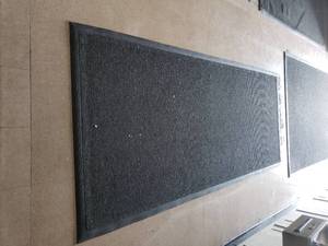 lot 100 image: Large Rug 123 x 53