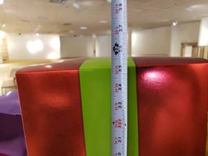 lot 234 image: Large Christmas Present Wreath Decoration