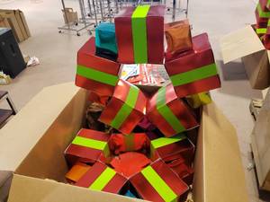 lot 237 image: Lot of 2 Large Christmas Present Wreath Decoration