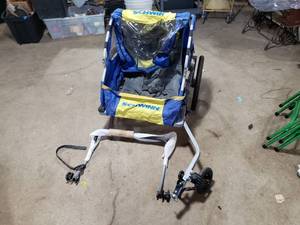 lot 2 image: Schwinn Bicycle Child Trailer