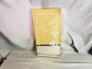 lot 9 image: Mirrored Wall Clock with Flower Etching
