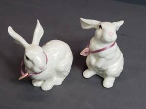 lot 26 image: Pair of Rabbit Figurines