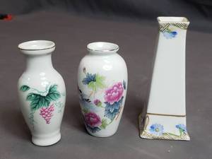 lot 36 image: Mini Vases