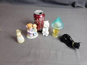 lot 42 image: Small Avon Figurines and Perfume Bottles