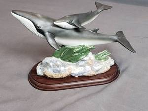 lot 45 image: Masterpiece Porcelain Endangered Species Fin Whales 1995