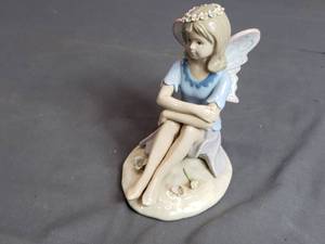 lot 47 image: Small Fairy Figurine