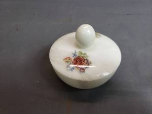 lot 49 image: Small Trinket Dish