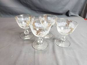lot 65 image: 4 matching Stemware Glasses