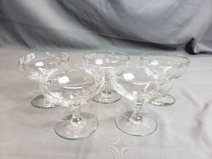 lot 66 image: 5 Matching Stemware Glasses