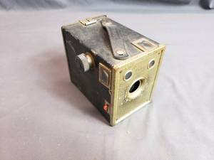 lot 82 image: Ansco Shur Shot Vintage Camera