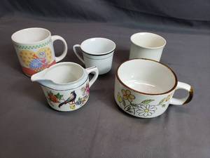 lot 96 image: Coffee Cups, Soup Cup