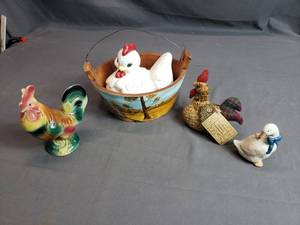 lot 103 image: Rooster and Goose Decor Items