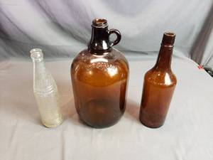 lot 104 image: Vintage Soda and other Bottles