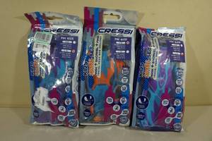 lot 18 image: 3 Cressi Kids Snorkel Sets -2 LXL, 1 SM
