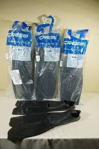 lot 26 image: 4 Pairs Cressi Rondinella Snorkel Fins -Black