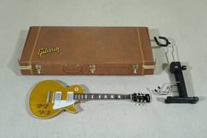 lot 38 image: Axe Heaven Gibson 1957 Les Paul Gold Top Mini Guitar Replica