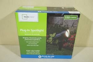 lot 121 image: Mainstays Plug-in Spotlight