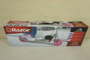 lot 125 image: Razor Kick Scooter