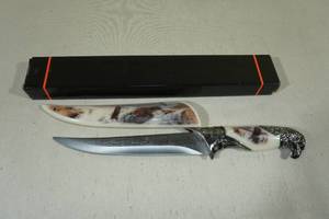 lot 162 image: Eagle Theme Collector Knife