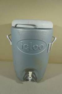 lot 178 image: Igloo 5 Gallon Water Cooler Jug