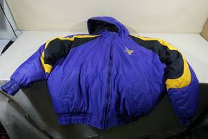 lot 185 image: Minnesota Vikings Jacket XXL
