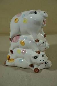 lot 192 image: Stacked Pigs Ceramic Piggie Bank