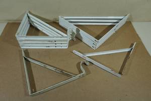 lot 266 image: 12 Shelving Brackets