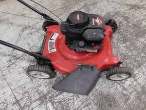 lot 19 image: Yard Machine 22 Push Mower