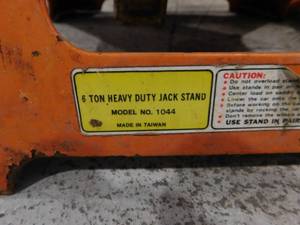 lot 24 image: 2 - 6 Ton Heavy Duty Jack Stands