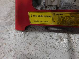 lot 26 image: 2 - 3 Ton Jack Stands