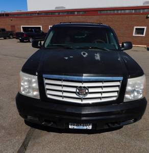 lot 17 image: 2002 Cadillac 4WD Escalade