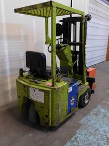 lot 8 image: Clark TW25 Electric Forklift
