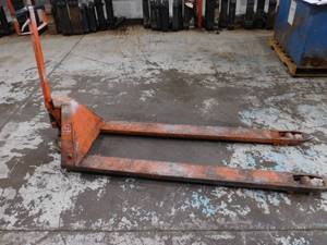 lot 41 image: 4500lb Pallet Jack