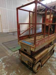 lot 40 image: MEC Scissor Lift