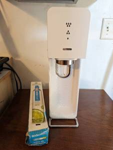 SodaStream And Extra CO2 Cartridge