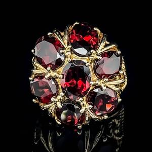 6 CARATS Oval Garnet Cluster Dome-Shaped Garden Bouquet Estate Ring in Yellow Gold