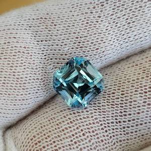 8.98 Carat Swiss Blue Topaz Gemstone VIDEO