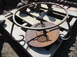 BLACK METAL FIRE PIT STAND