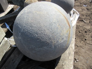 CONCRETE ROUND BALL SCULPTURE