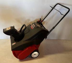 lot 8 image: Yard Machine By MTD 21 Single Stage Snow Thrower 4 Cycle OHV 123cc With Manual