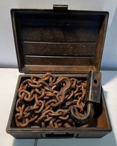 lot 124 image: Heavy Steel Tow Chain Witg Hitch Attachment In Case