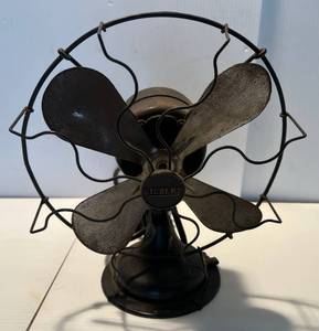 lot 86 image: Antique 10 Gilbert Electric Osculating Fan (Works)
