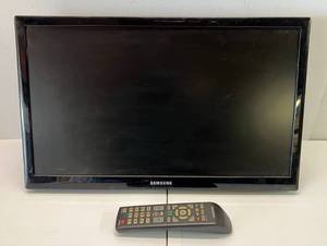lot 151 image: 23 In. Samsung TV With Wall Mount (Works)
