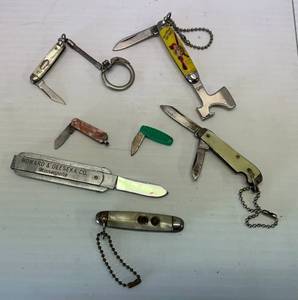 lot 172 image: Group Of Vintage Pocket Knives