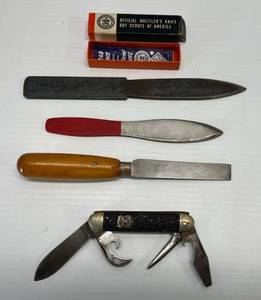 lot 177 image: Four Vintage Knives Including 2 Throwing Knives And More