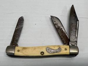 lot 179 image: Vintage Frontier Stockman Three Blade  Folding Pocket Knife